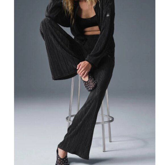 Alo High-waist Micro Plisse Straight Leg Pleated Pant - Picture 3 of 7